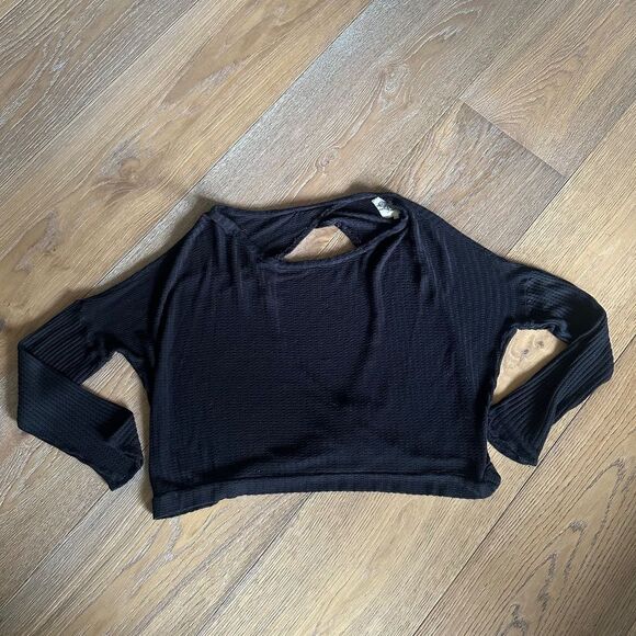 CHASER Lightweight Waffle Print Long Sleeve w/ Cutout Back in Black - Picture 4 of 8